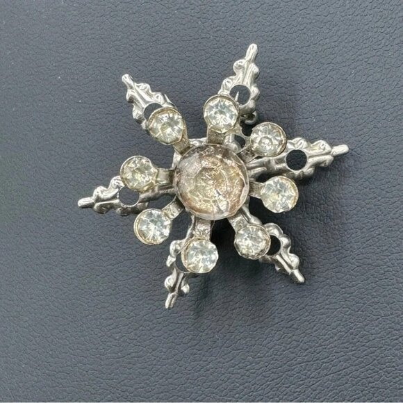Jewelry - Vintage 1940s Starburst Snowflake Lapel Brooch
